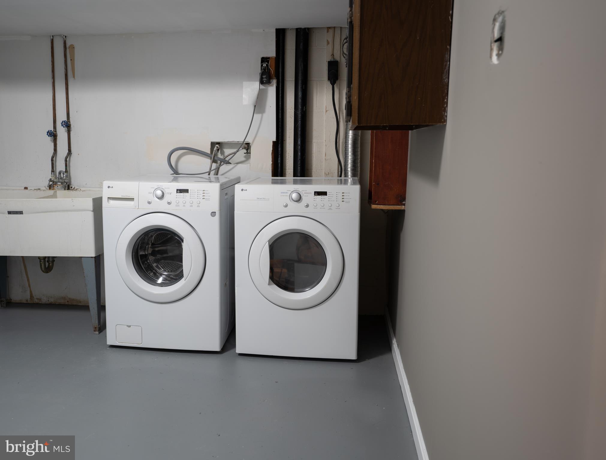 RIVER BEND ESTATES - Residential Lease