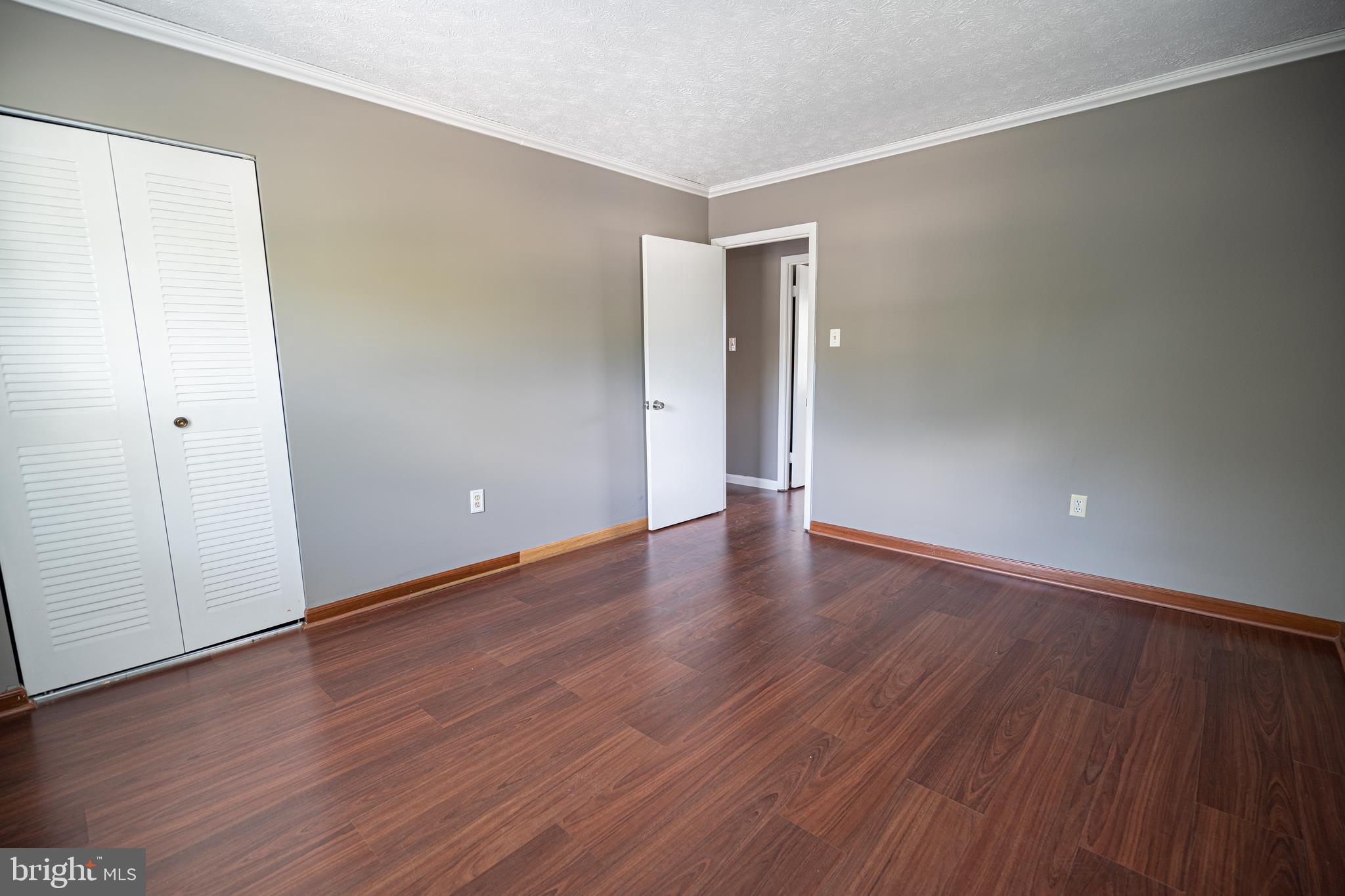 RIVER BEND ESTATES - Residential Lease