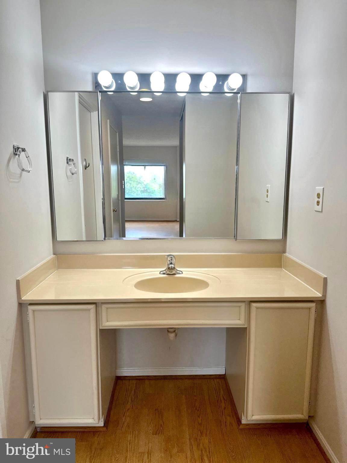 FAIRWAYS NORTH - Residential Lease