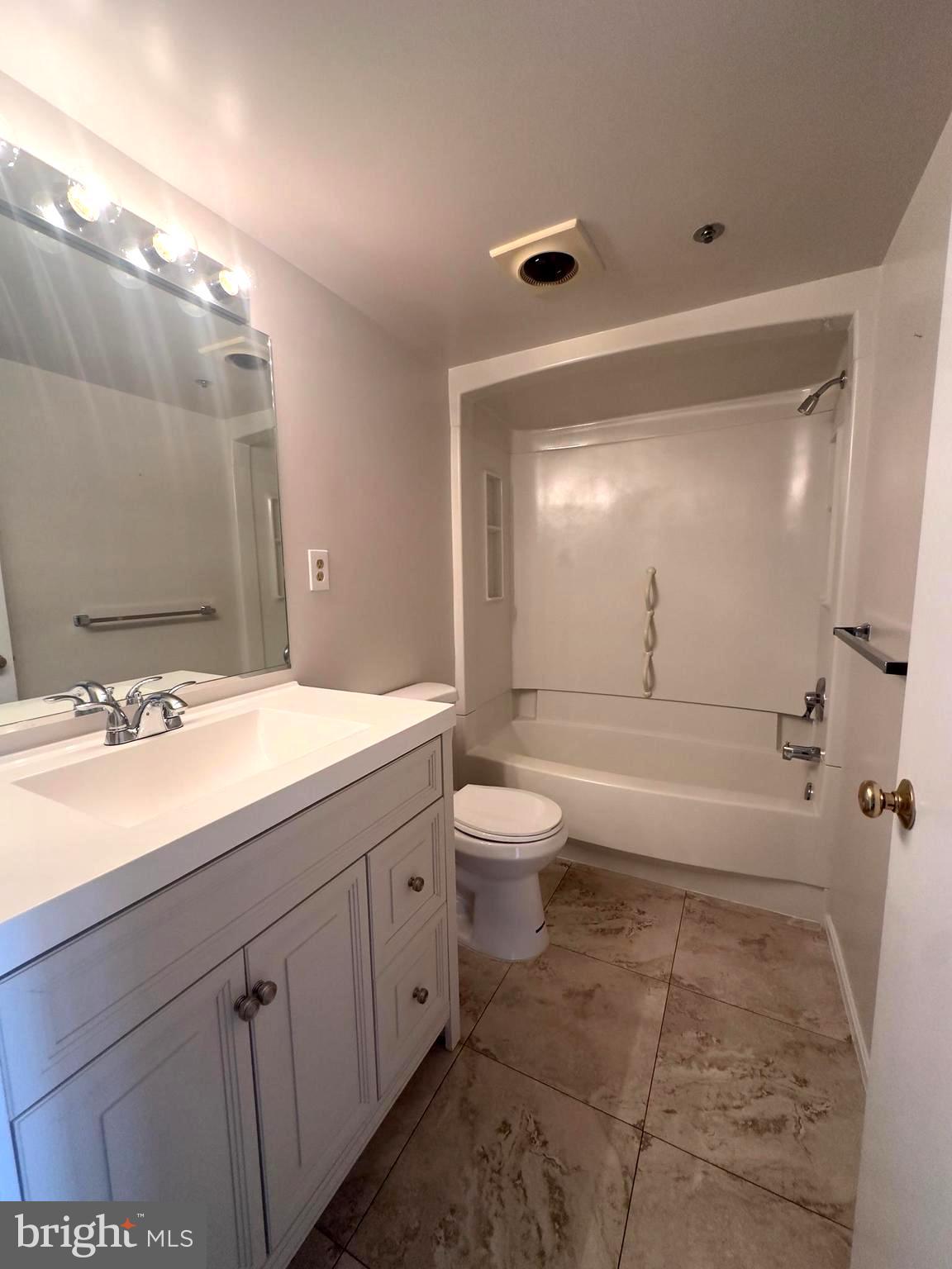 FAIRWAYS NORTH - Residential Lease