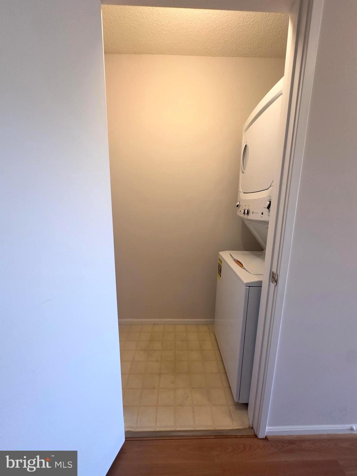 FAIRWAYS NORTH - Residential Lease