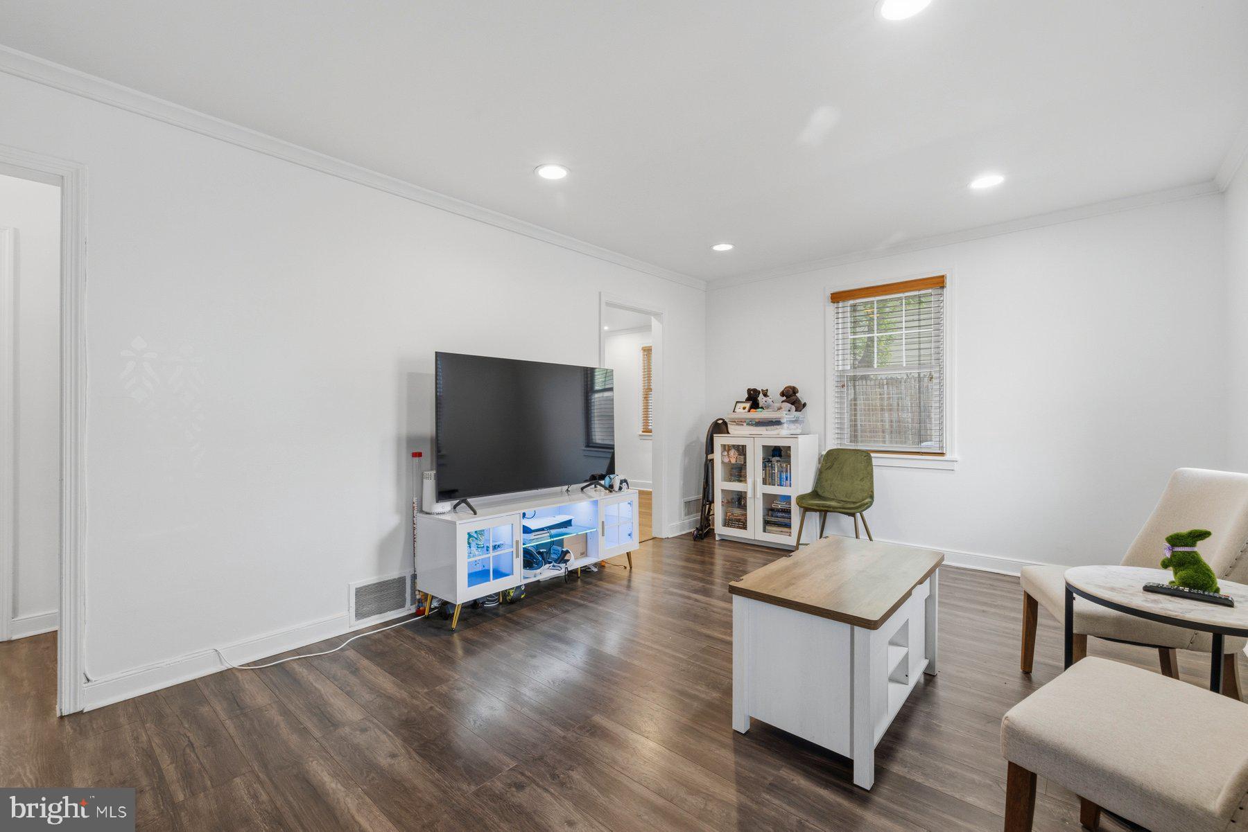 GLENMONT VILLAGE - Residential