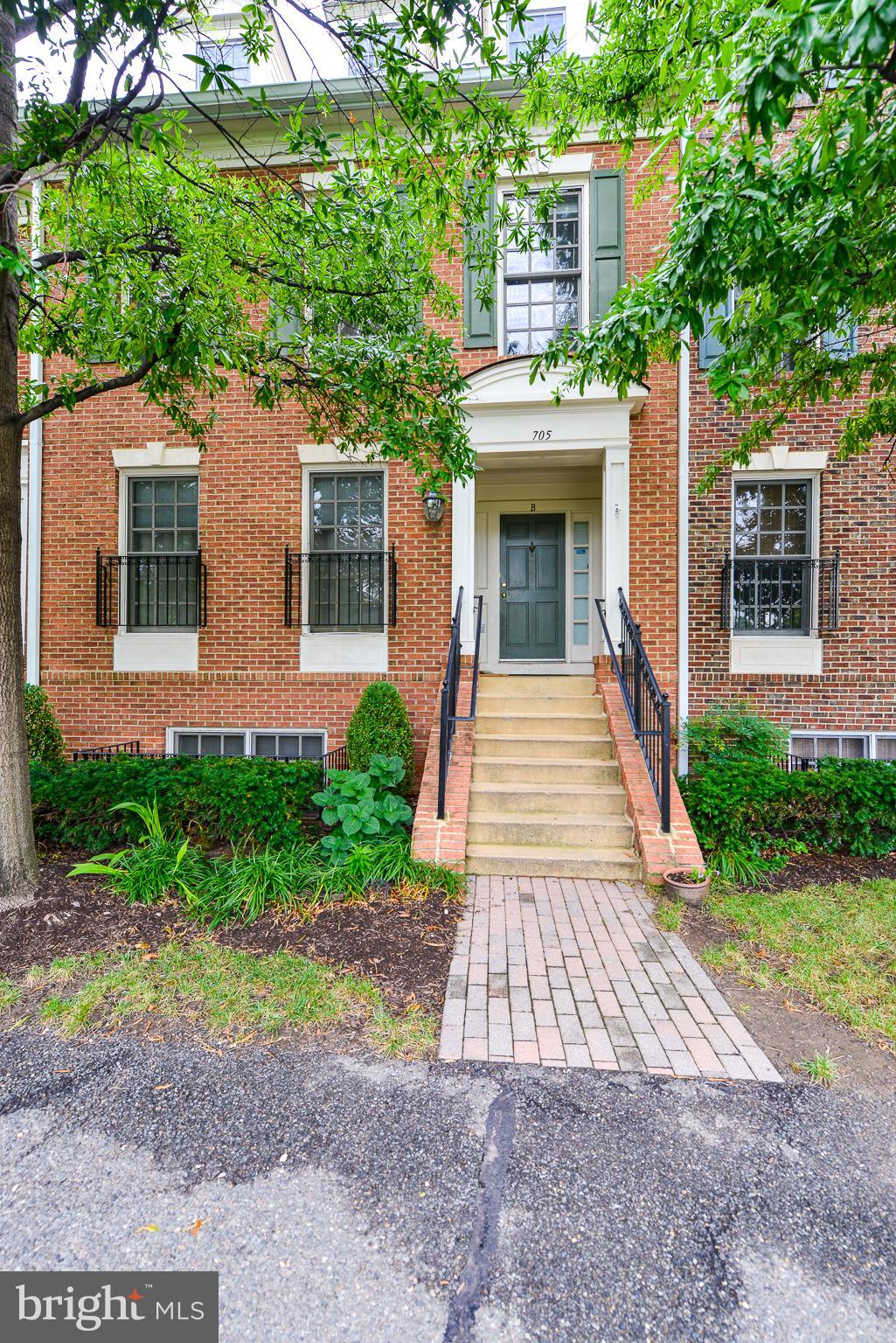 OLD TOWN GREENS - Residential Lease