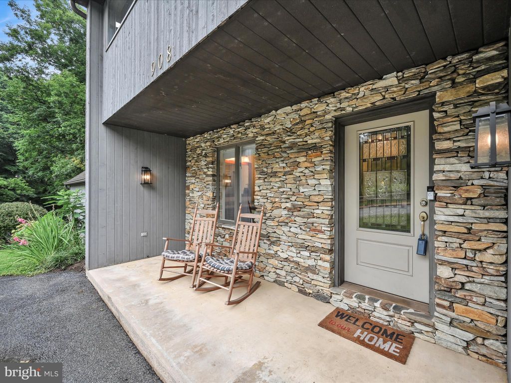 Photo of 908 OAK ST, AKRON, PA 17501 (MLS # PALA2039832)