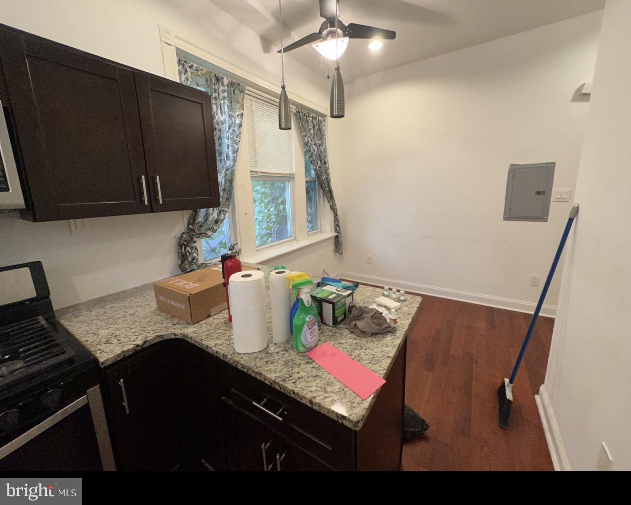 1633 W GIRARD AVENUE 2R