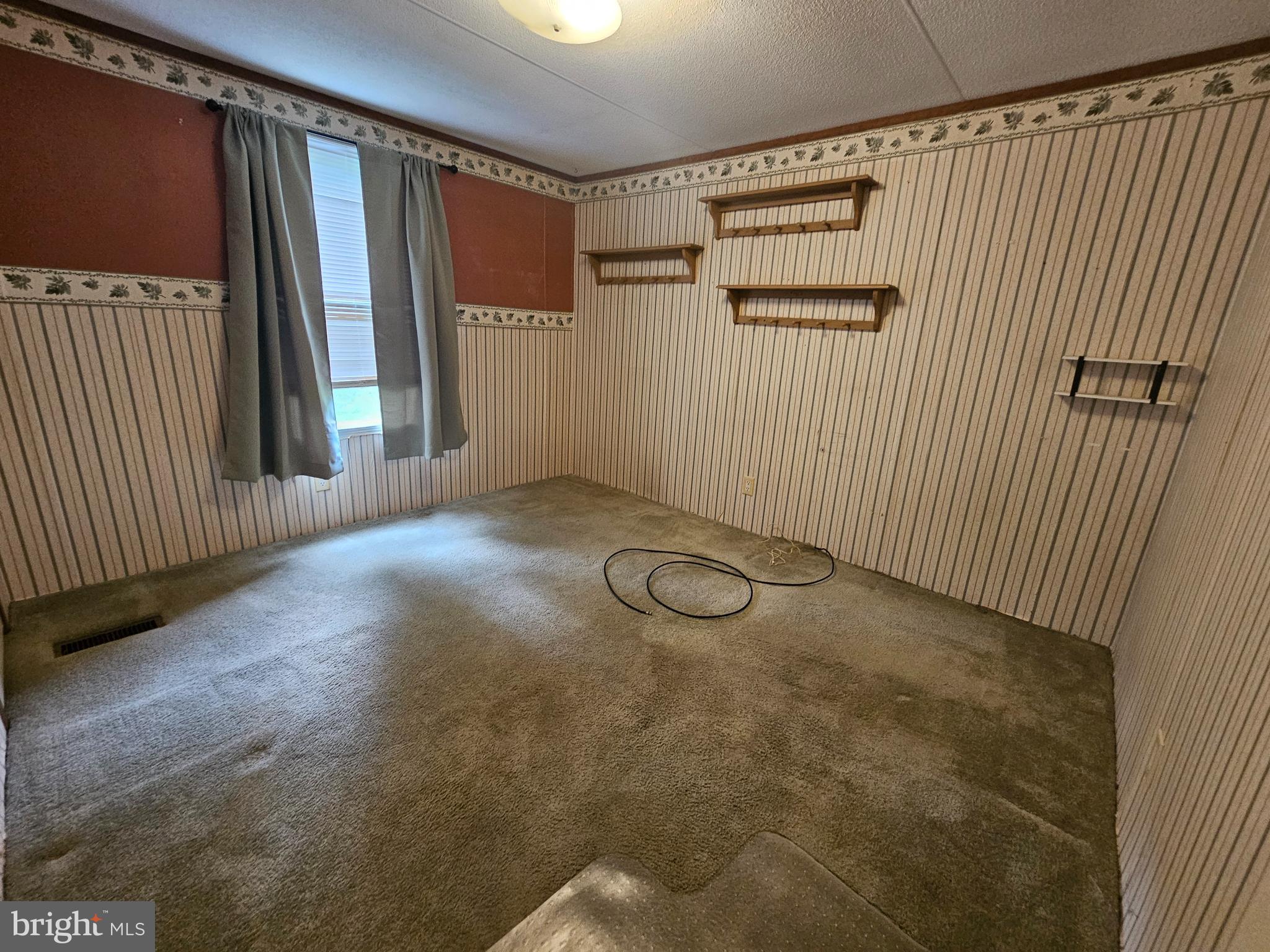 LAKEVIEW COUNTRY ESTATES - Residential