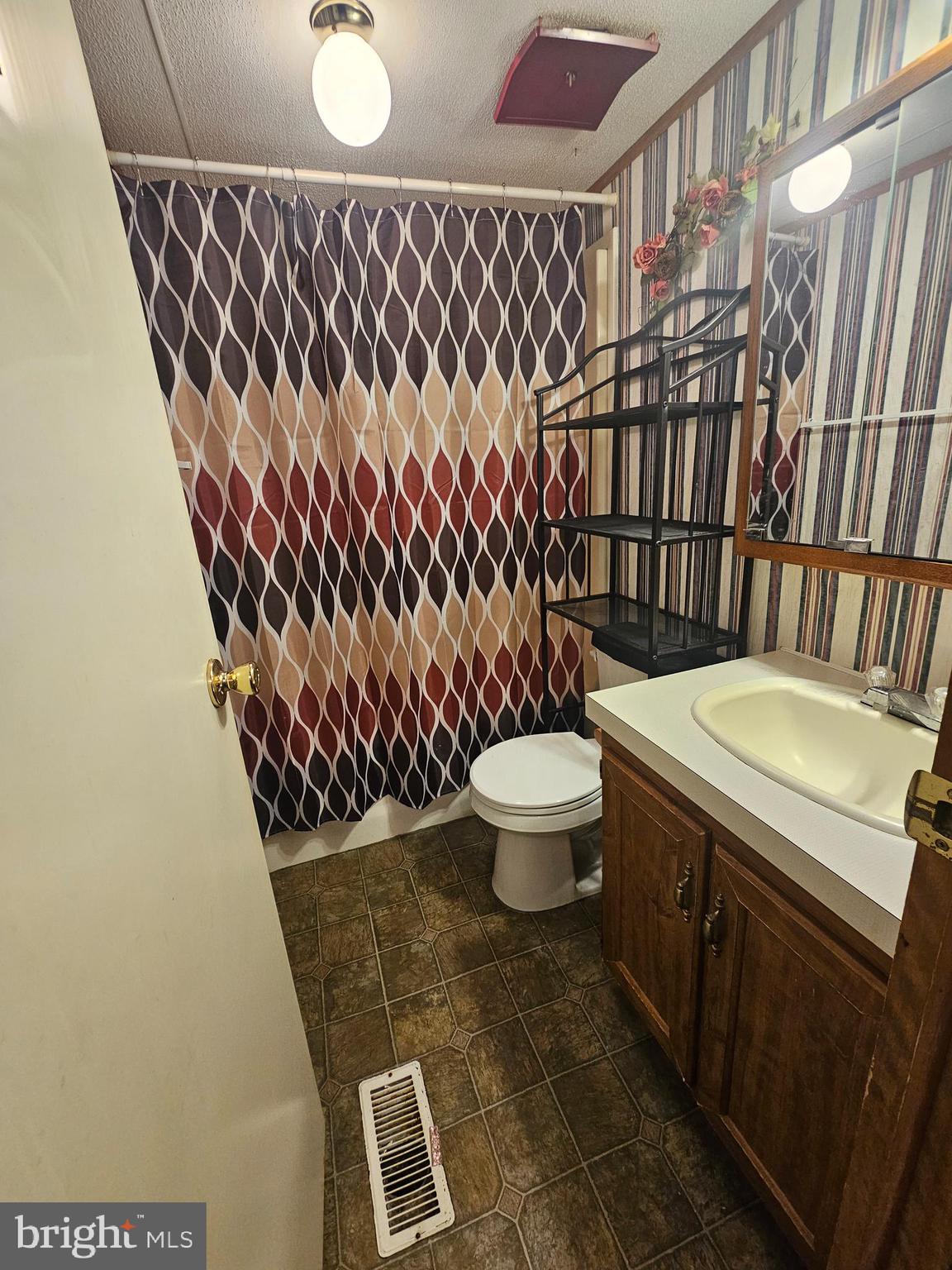 LAKEVIEW COUNTRY ESTATES - Residential