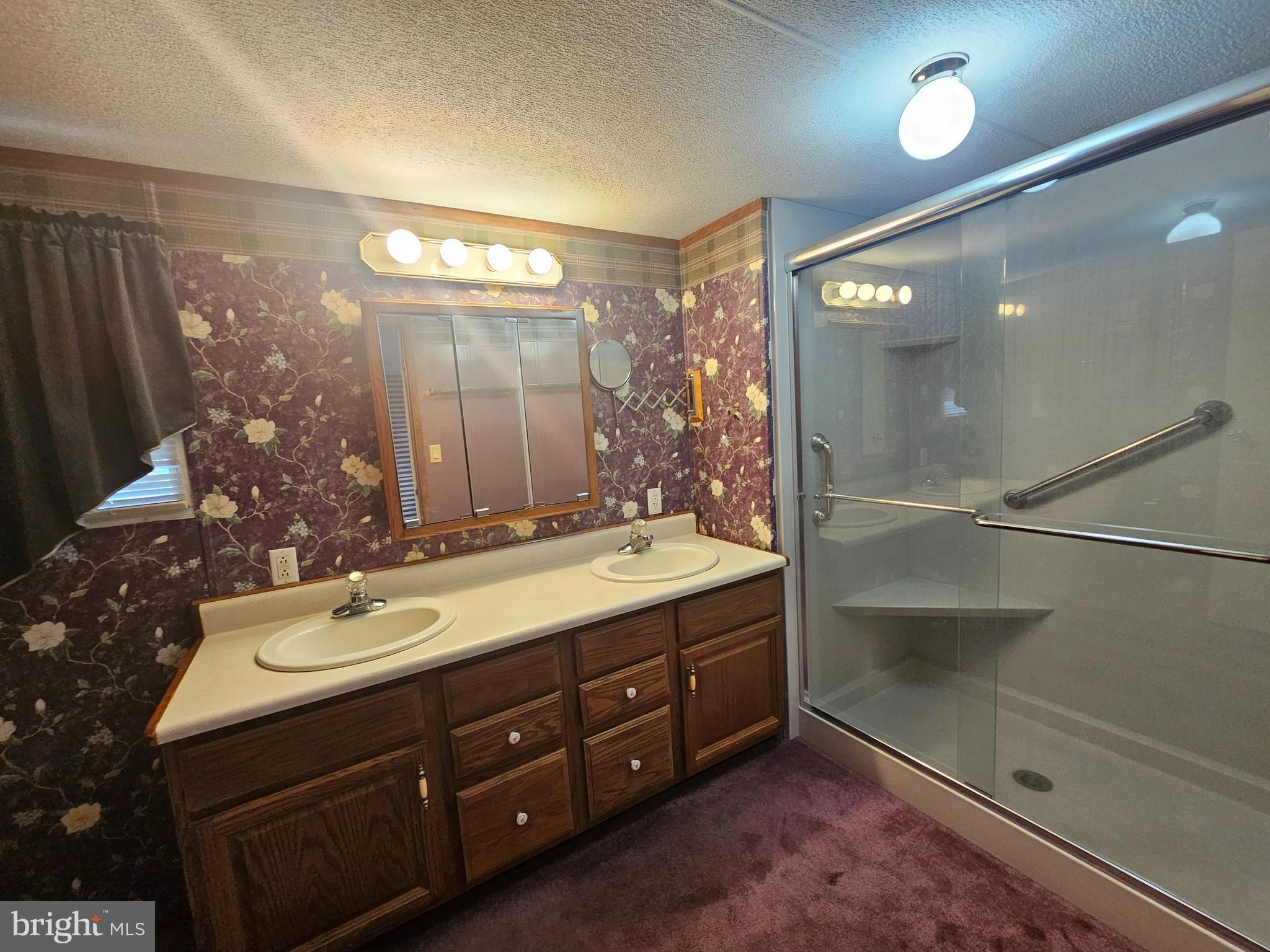 LAKEVIEW COUNTRY ESTATES - Residential