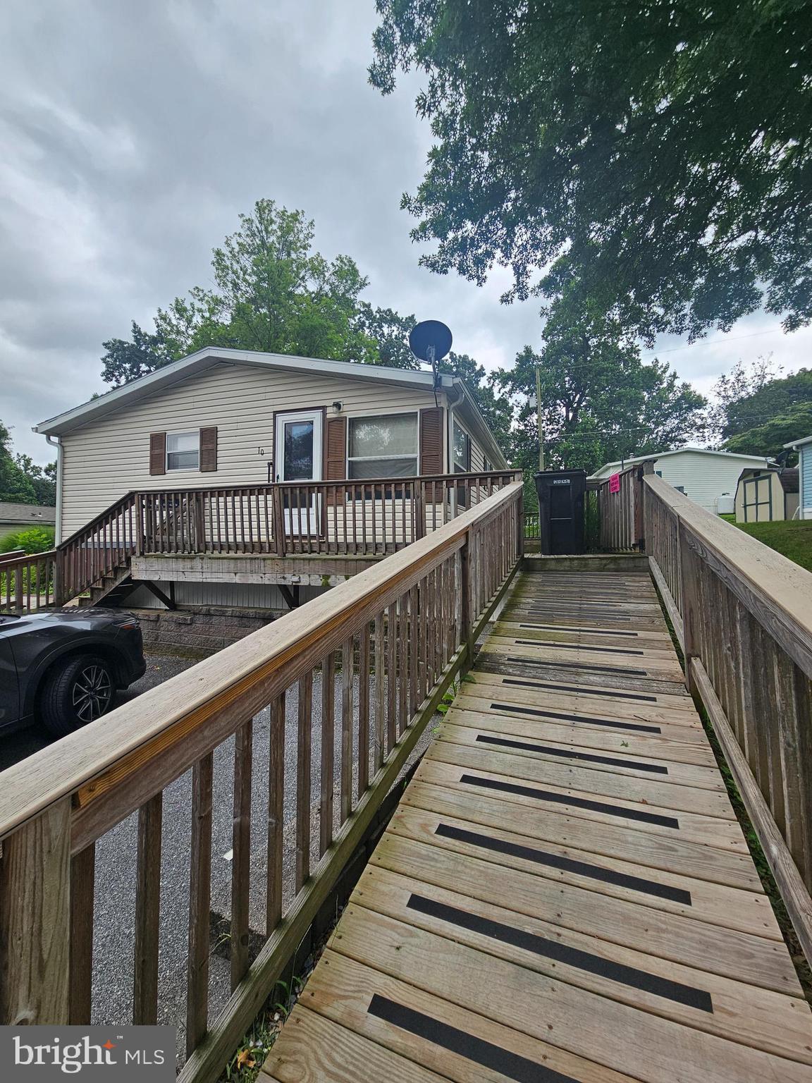 LAKEVIEW COUNTRY ESTATES - Residential