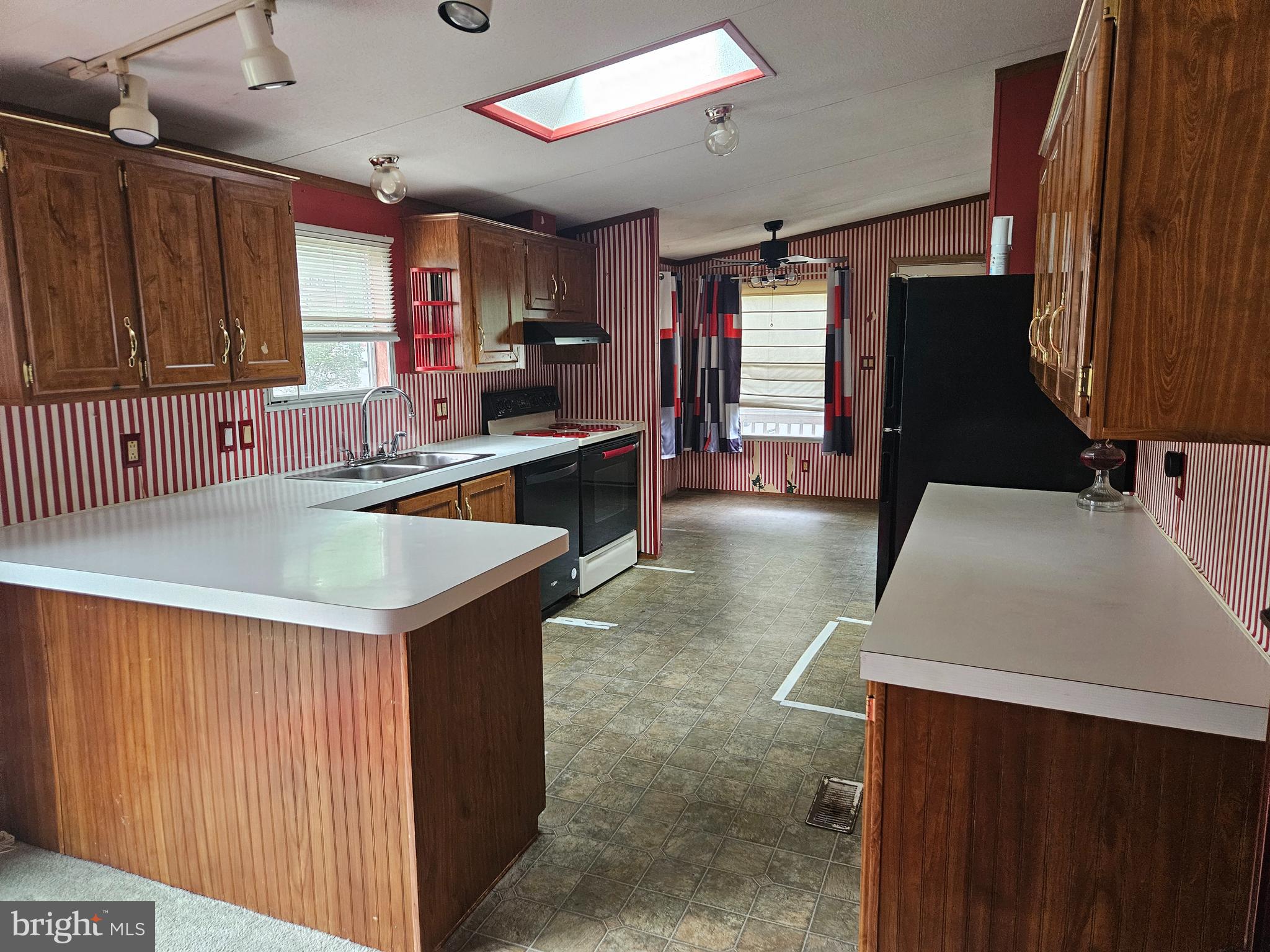 LAKEVIEW COUNTRY ESTATES - Residential