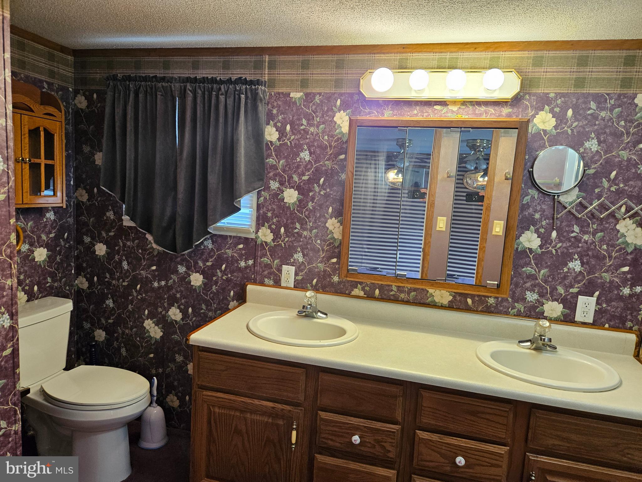 LAKEVIEW COUNTRY ESTATES - Residential