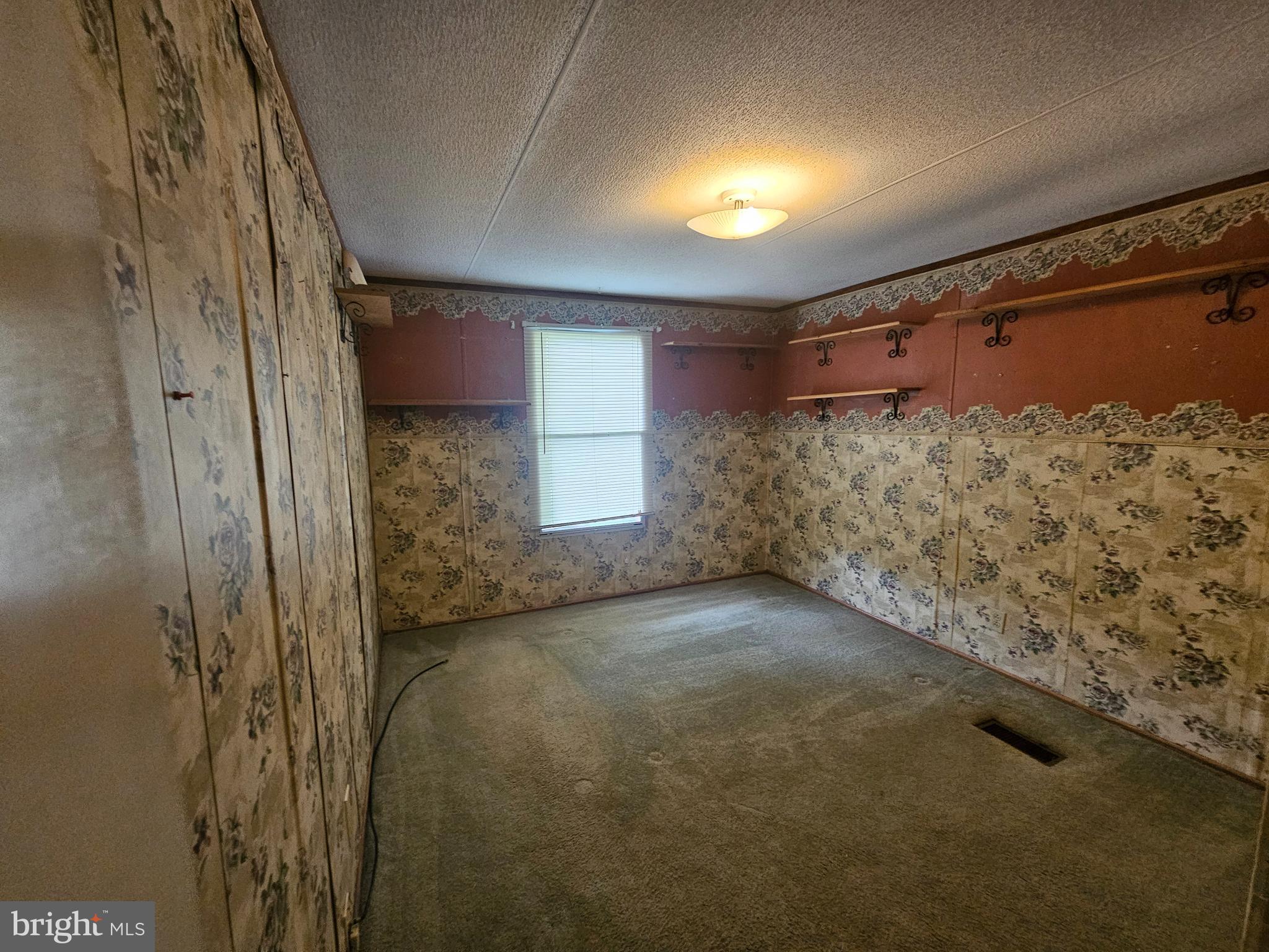 LAKEVIEW COUNTRY ESTATES - Residential