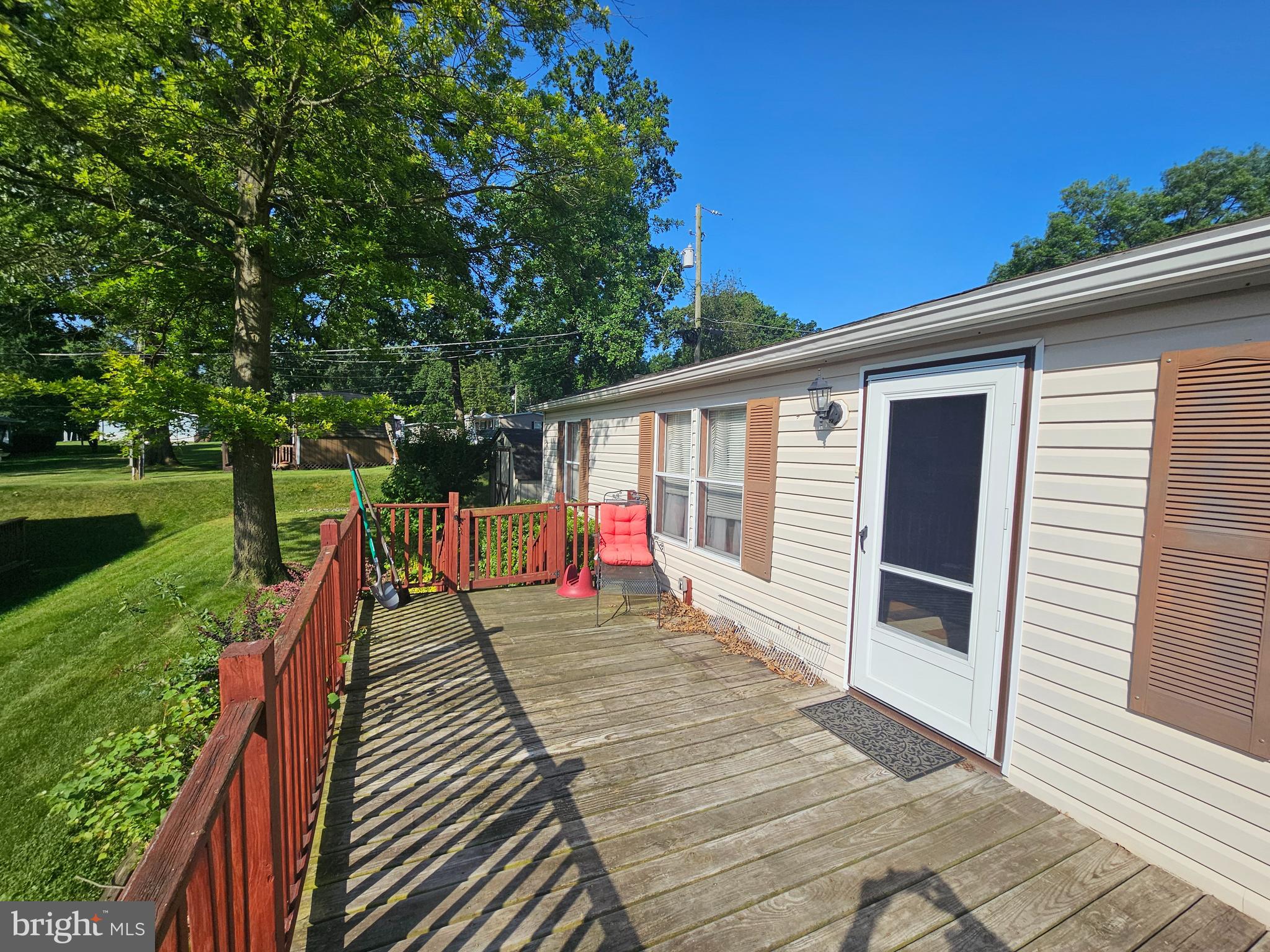 LAKEVIEW COUNTRY ESTATES - Residential