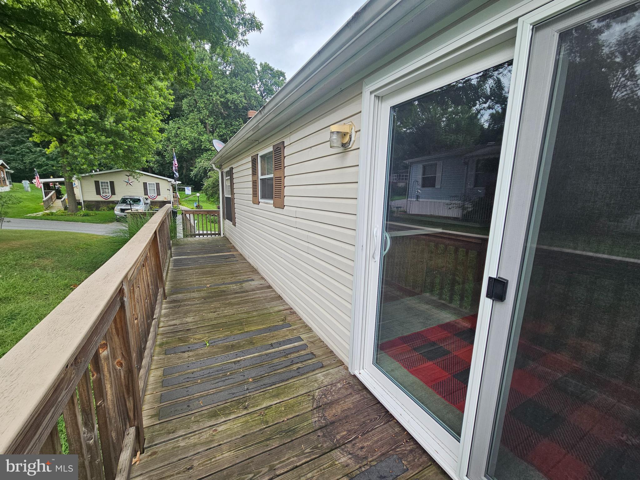 LAKEVIEW COUNTRY ESTATES - Residential