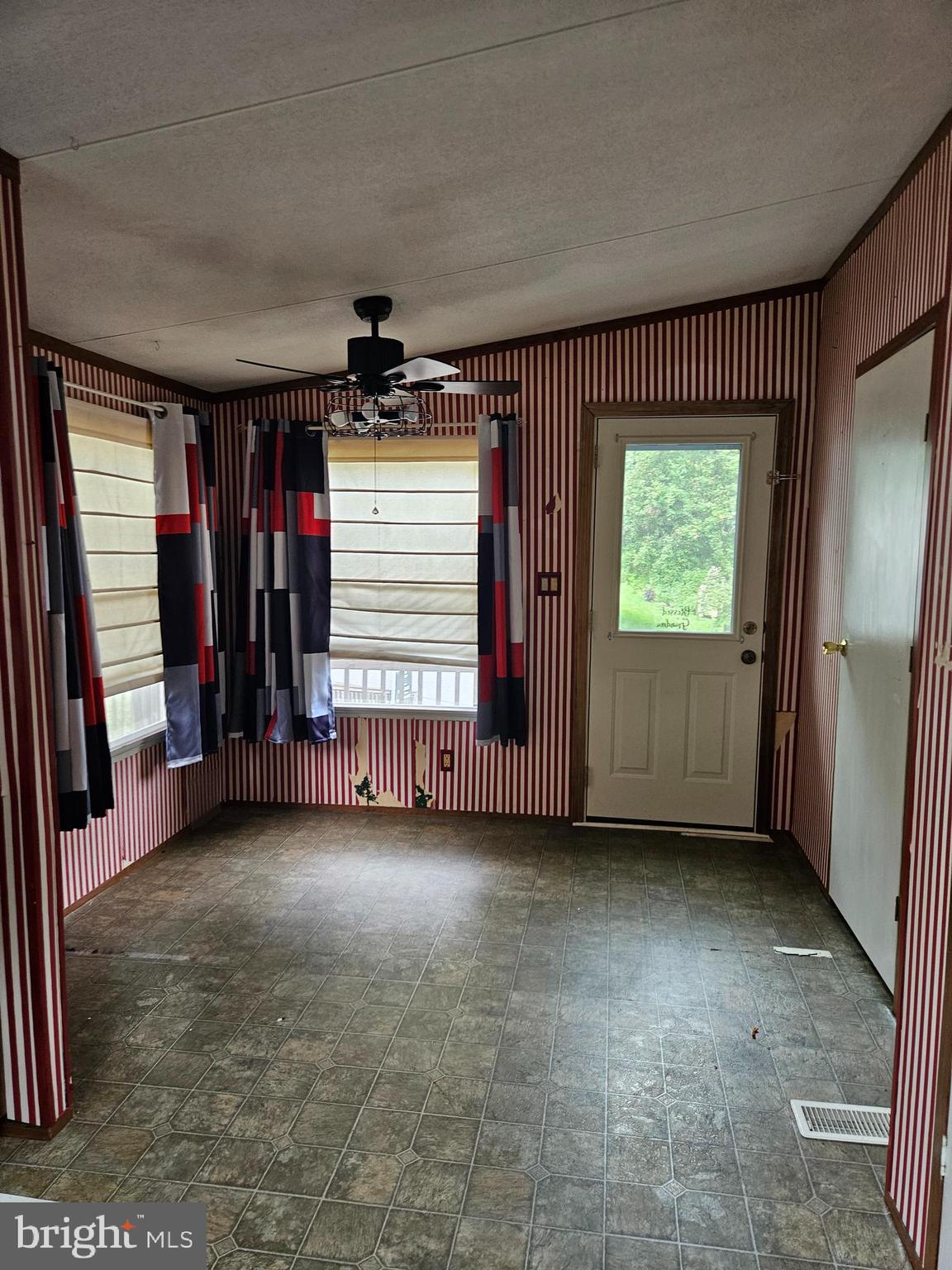 LAKEVIEW COUNTRY ESTATES - Residential