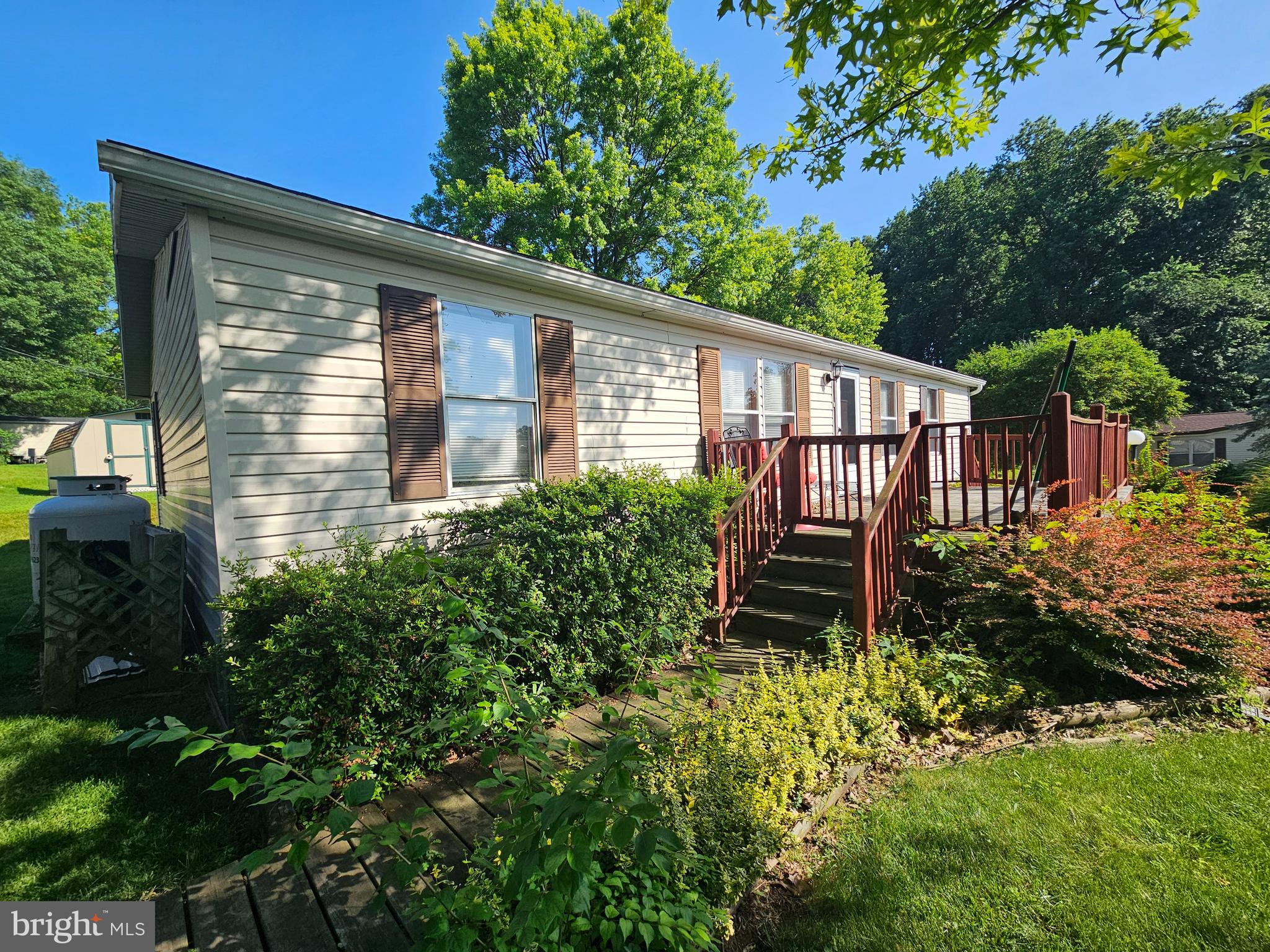 LAKEVIEW COUNTRY ESTATES - Residential