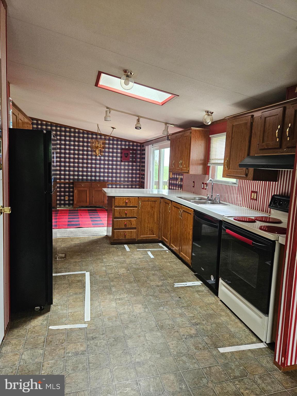 LAKEVIEW COUNTRY ESTATES - Residential