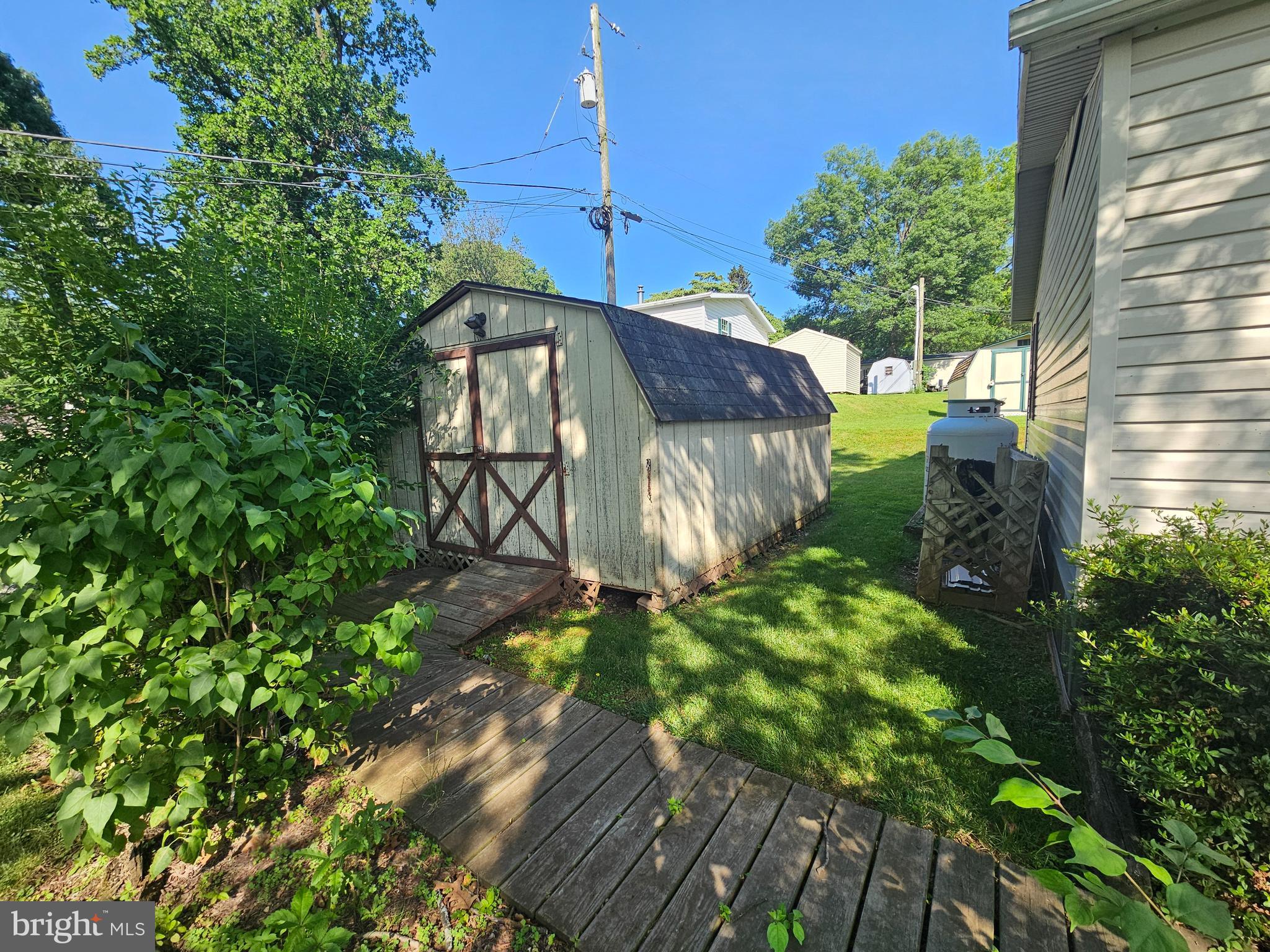 LAKEVIEW COUNTRY ESTATES - Residential