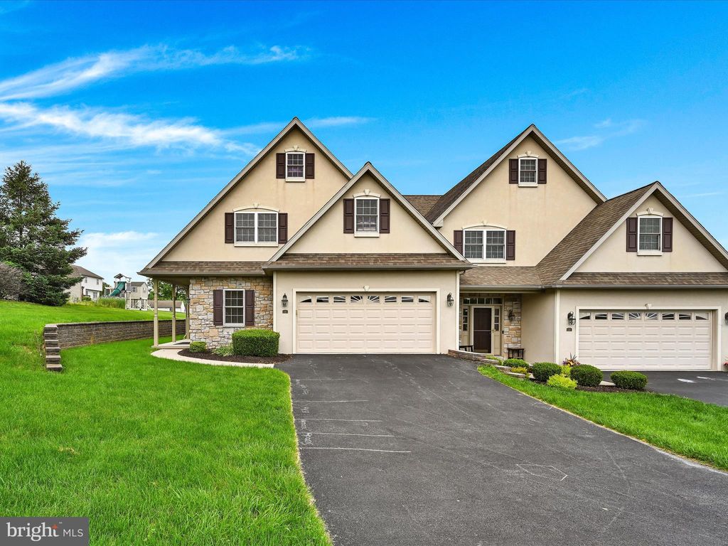 Photo of 17 Woodsedge Drive, Elizabethtown, PA 17022 (MLS # PALA2051636)