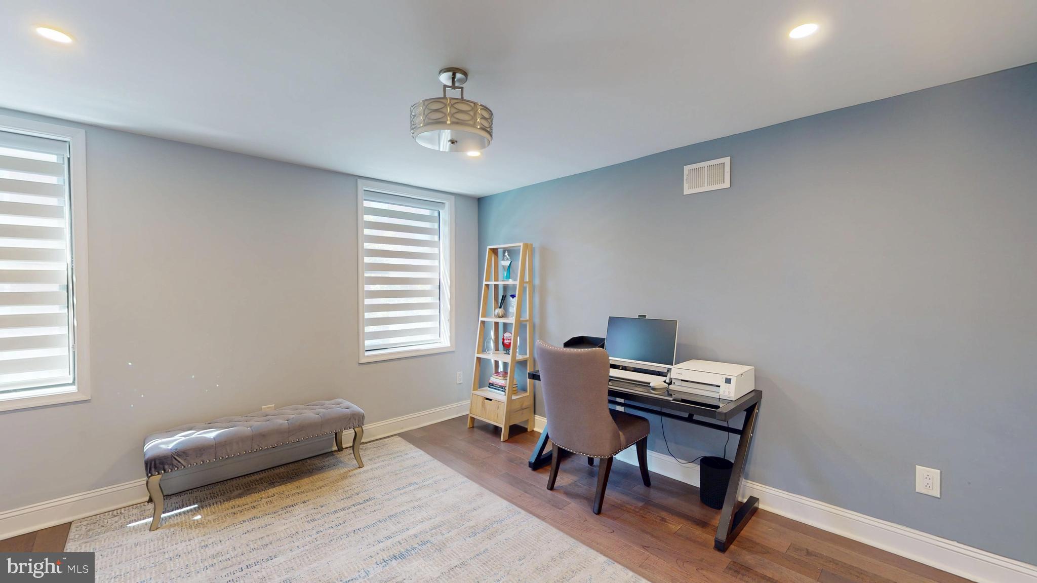 POINT BREEZE - Residential