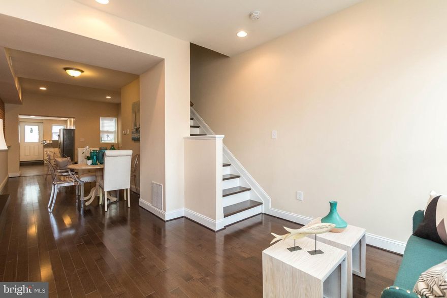 $10K V2V Grant!!! Gorgeous fully remodeled townhome feat. huge master suite w/super bath & walk-in closet.Kitchen w/42-inch cabinets,granite,& stainless steel appls.Gleaming hardwood flrs in LR & DR.Oak HW steps & railings.Beautiful exposed brick!All new plumbing,electric,& dual-zoned HVAC w/central a/c.All the bells and whistles!!! Hopkins 17K Grant! Move right in to this immaculate luxury home!