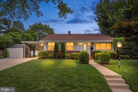 Photo of 4501 Renn Street, ROCKVILLE, MD 20853 (MLS # MDMC2245570)