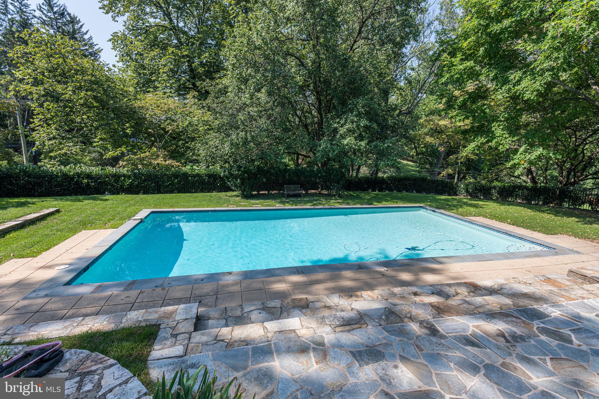 ROLAND PARK - Residential