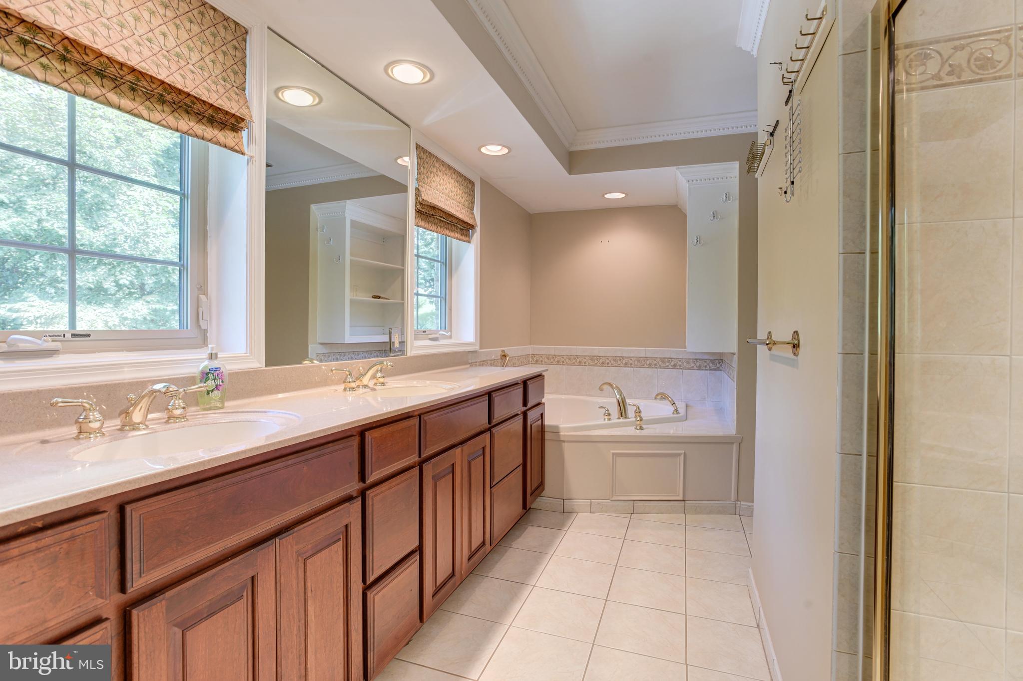 ROLAND PARK - Residential