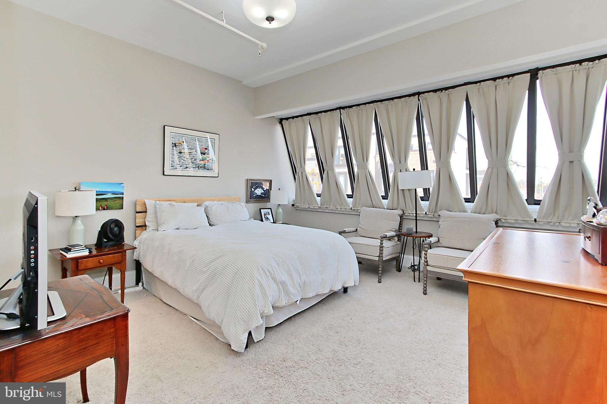 OLD TOWN - Commercial Sale