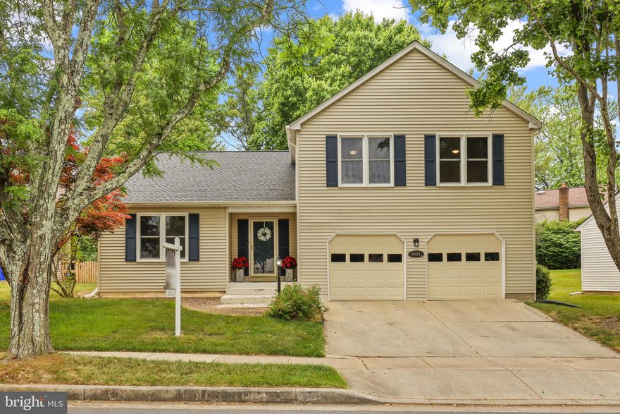 Lovely split-level home with spacious living room and updated eat-in kitchen. Large rear deck, patio and flat lot. No CPRA fees!