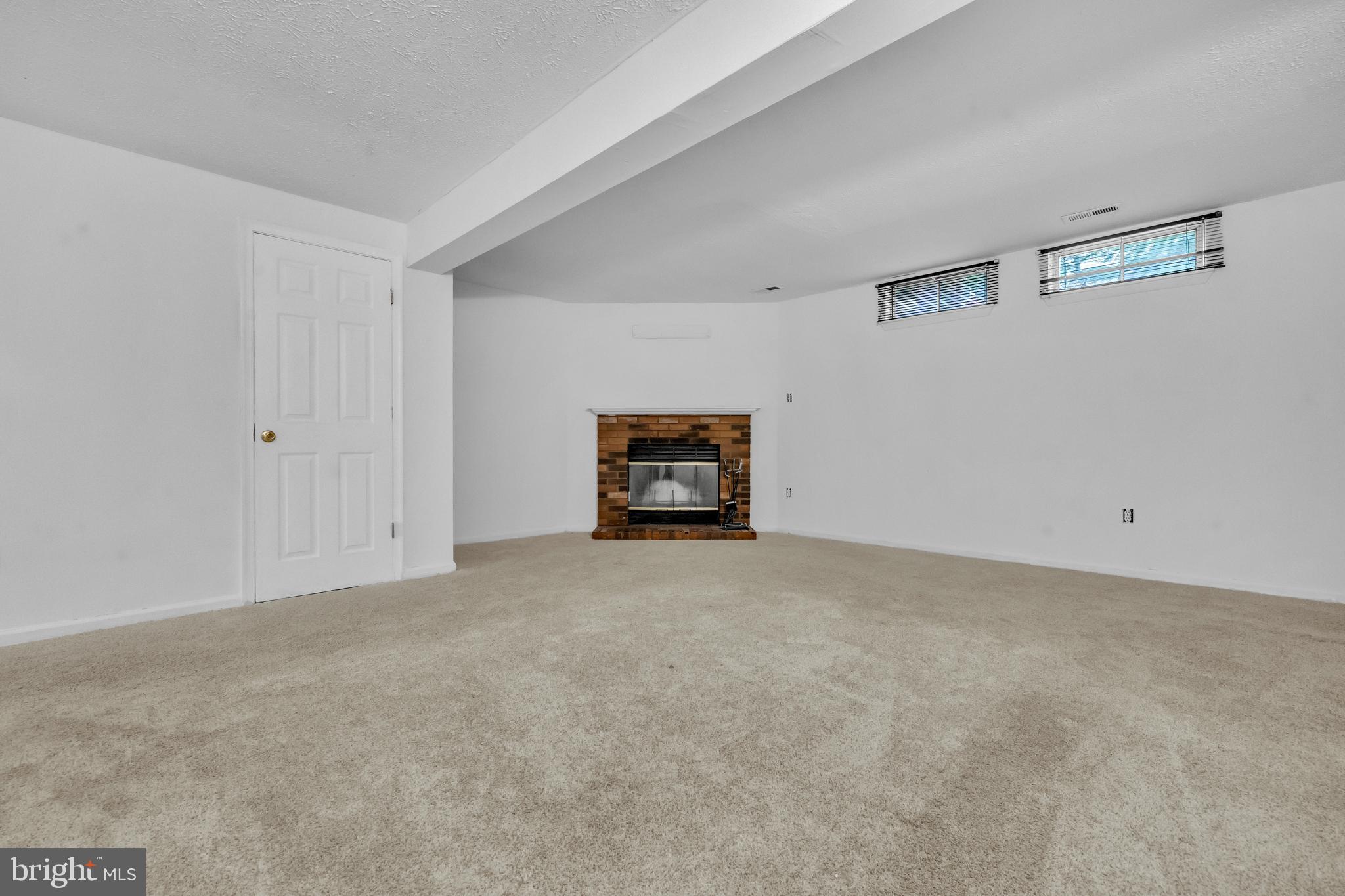 ROBIN MEADOWS - Residential Lease