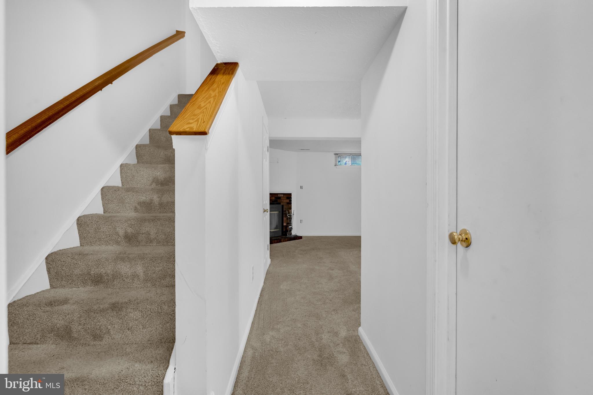 ROBIN MEADOWS - Residential Lease