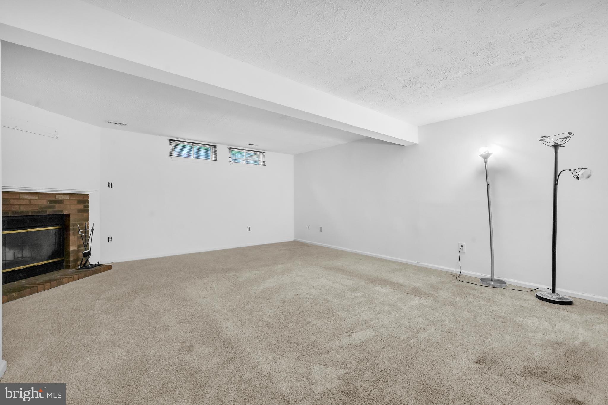 ROBIN MEADOWS - Residential Lease