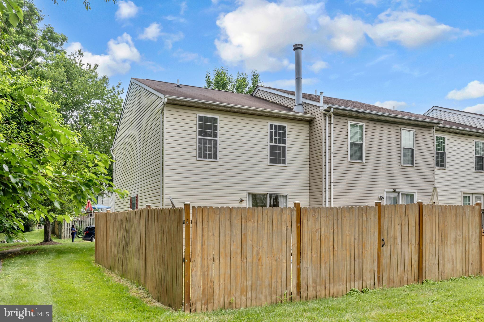 ROBIN MEADOWS - Residential Lease