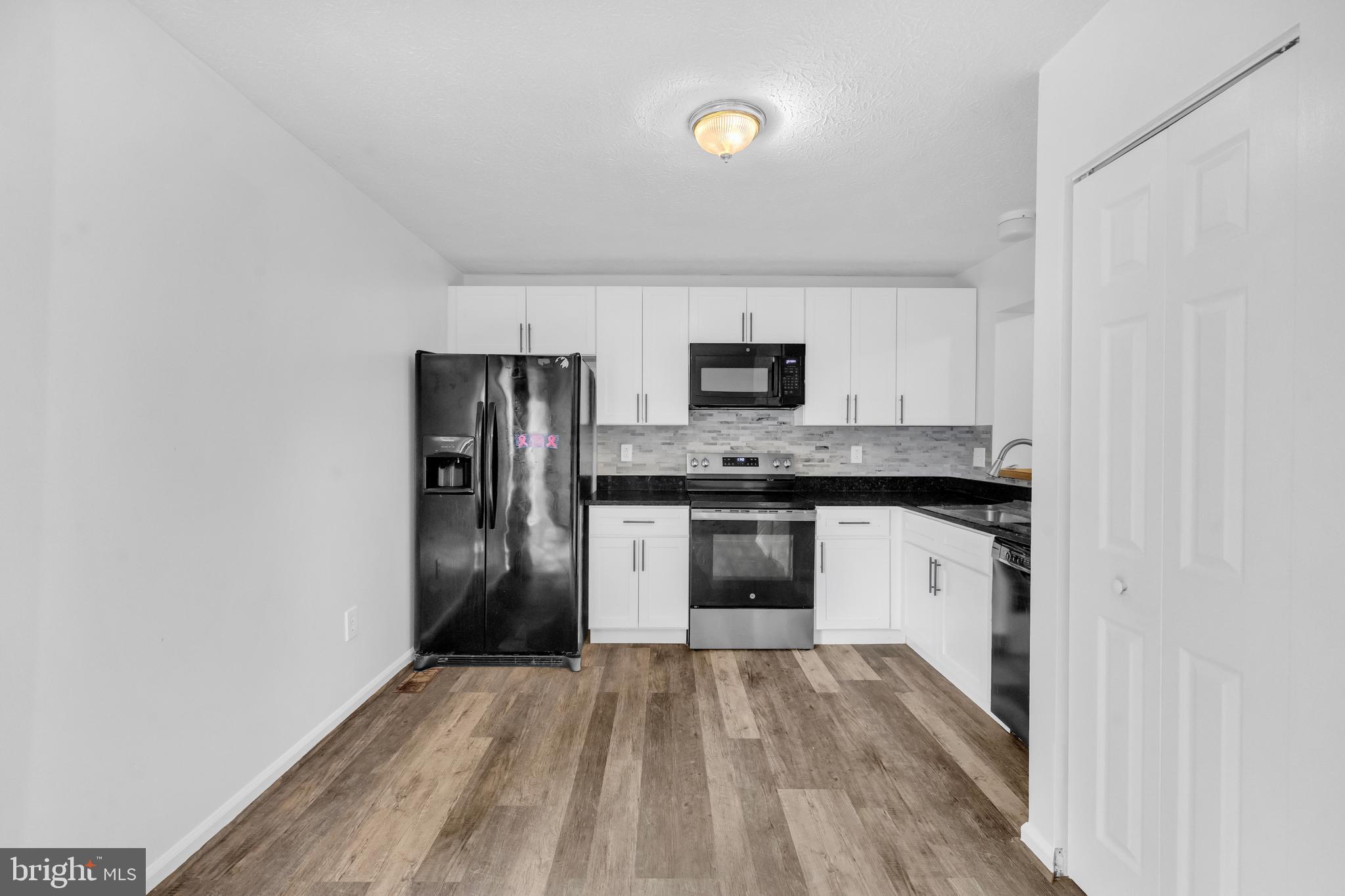 ROBIN MEADOWS - Residential Lease