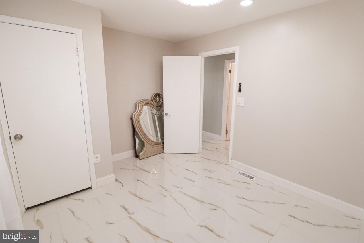 DELBROOK MANOR - Residential