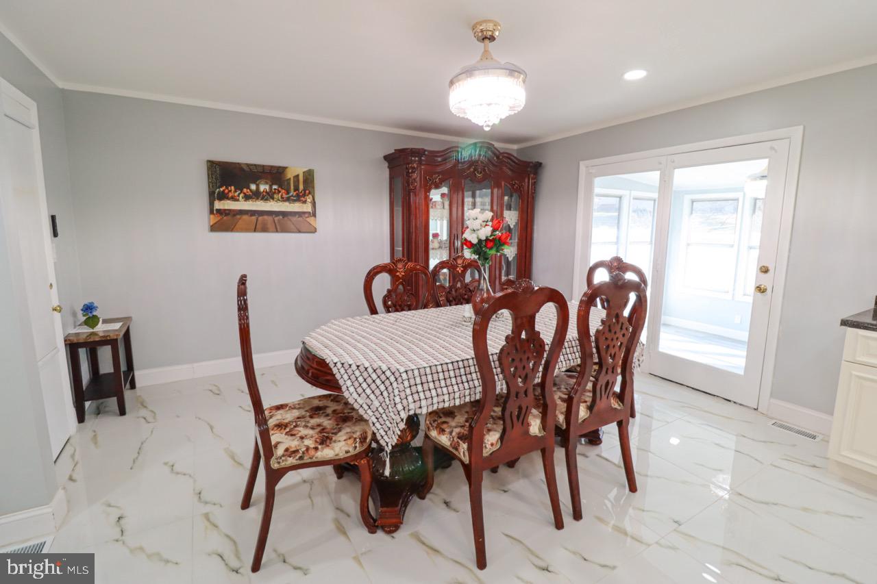 DELBROOK MANOR - Residential