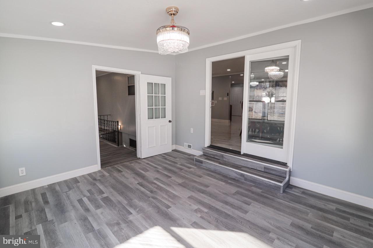 DELBROOK MANOR - Residential