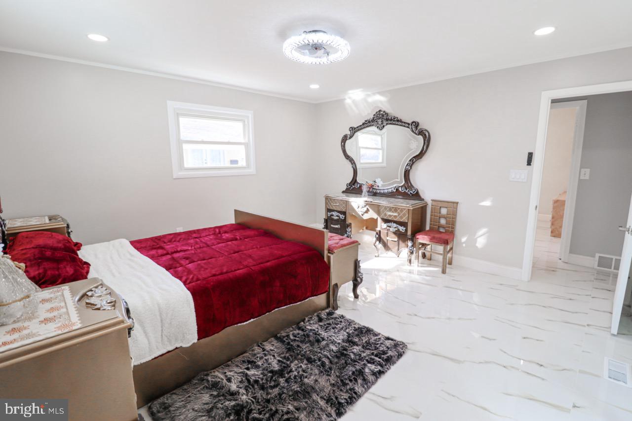 DELBROOK MANOR - Residential