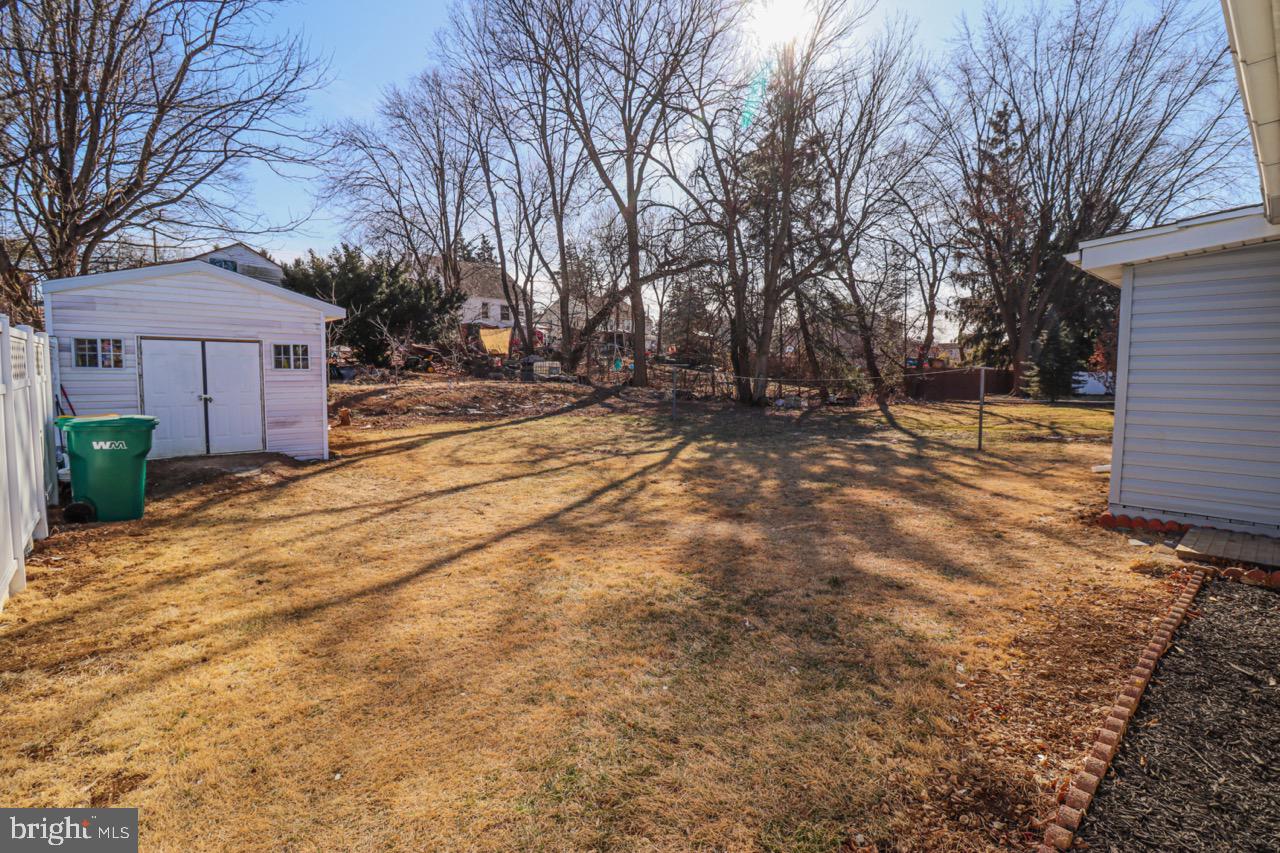 DELBROOK MANOR - Residential