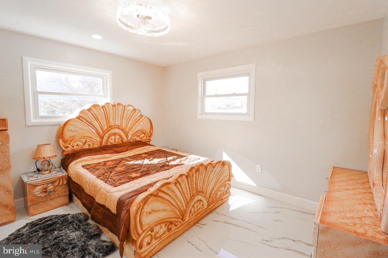 DELBROOK MANOR - Residential