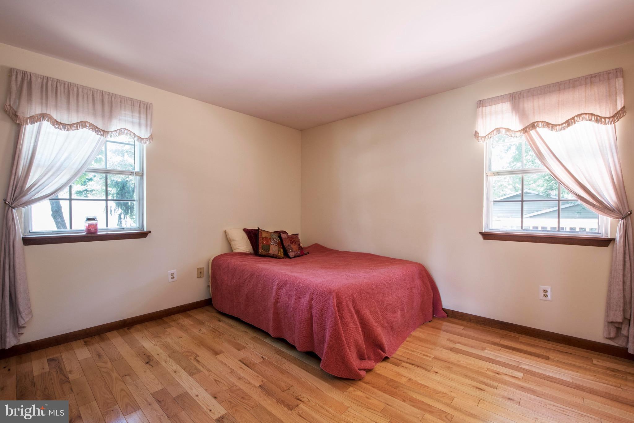 WOODLAND BEACH - Residential