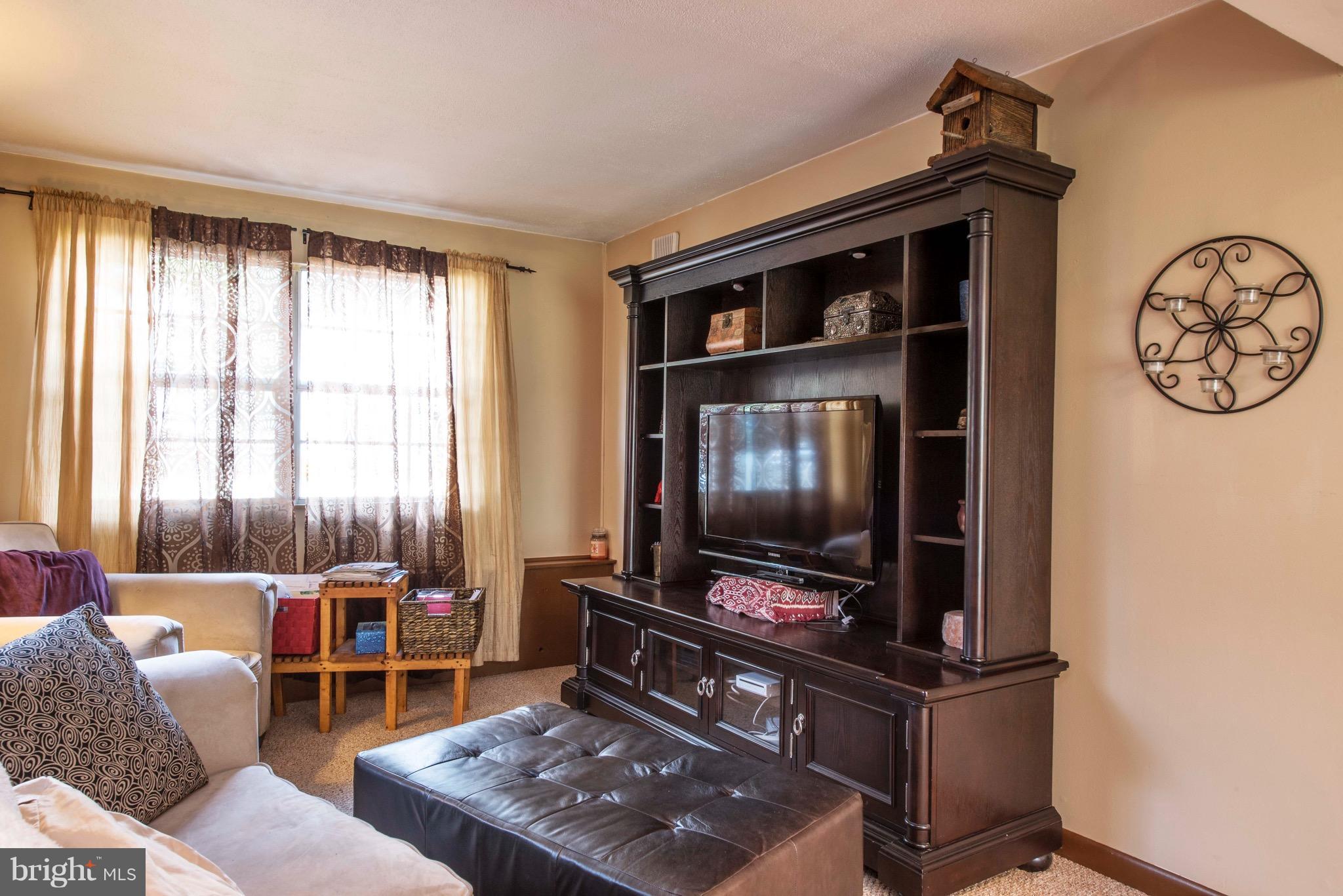 WOODLAND BEACH - Residential