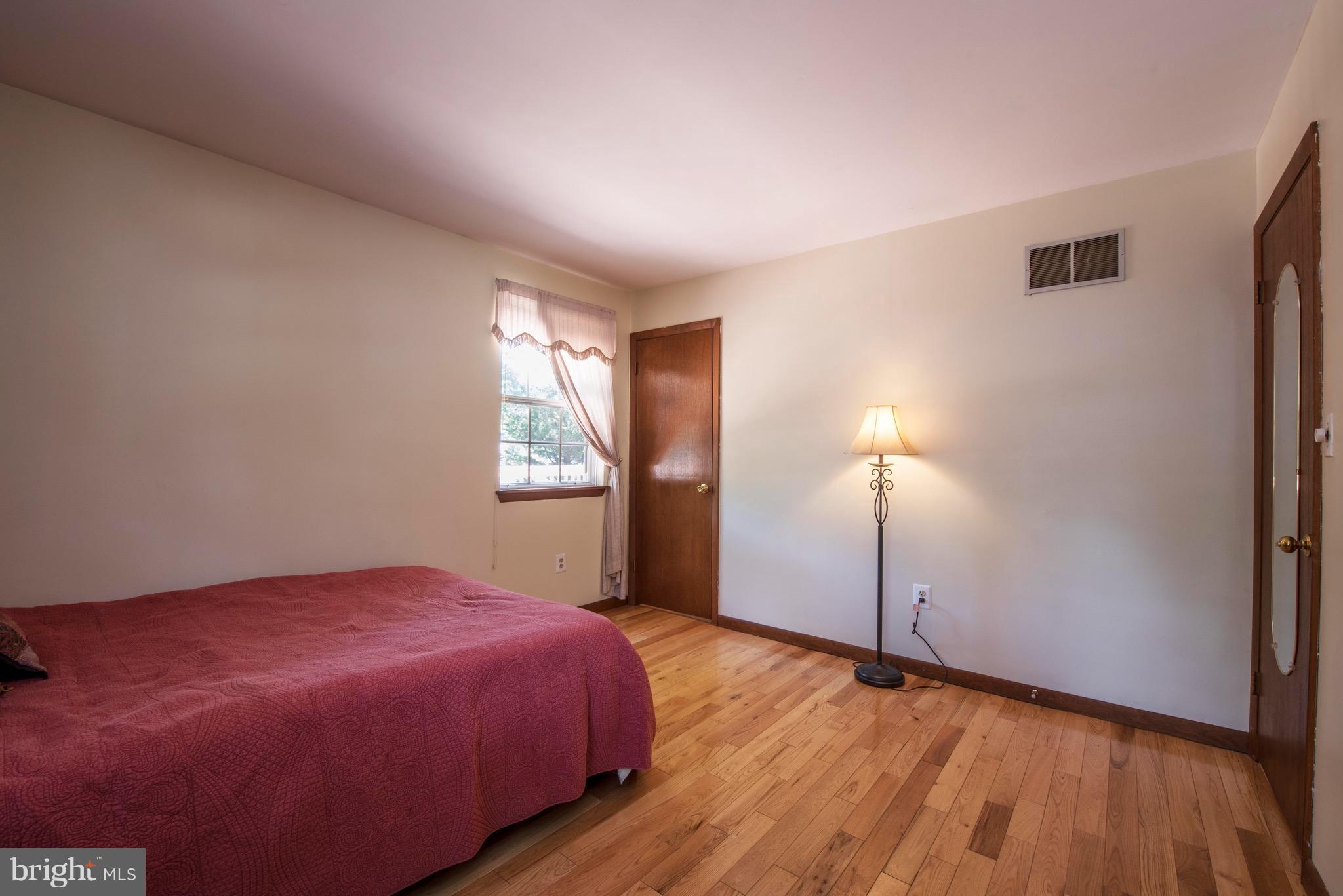 WOODLAND BEACH - Residential