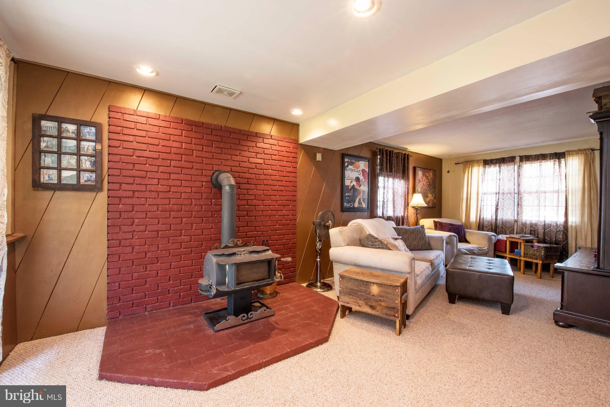 WOODLAND BEACH - Residential