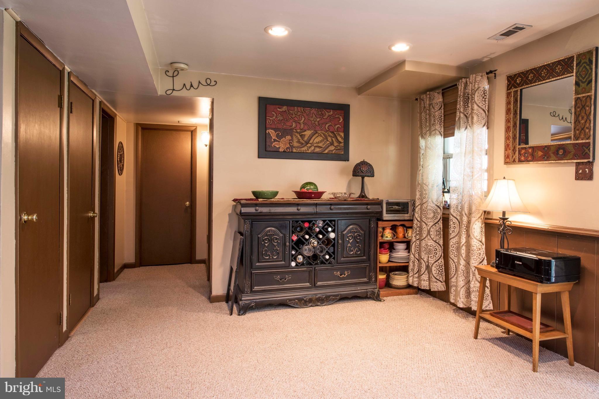 WOODLAND BEACH - Residential