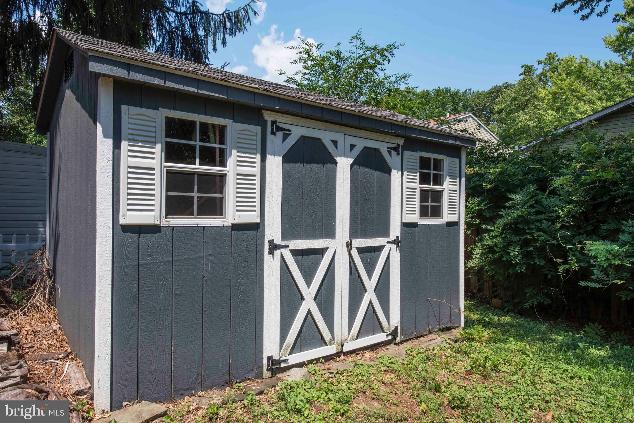 WOODLAND BEACH - Residential