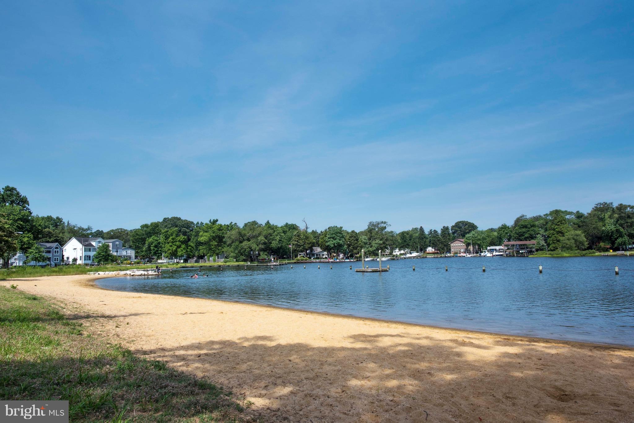 WOODLAND BEACH - Residential