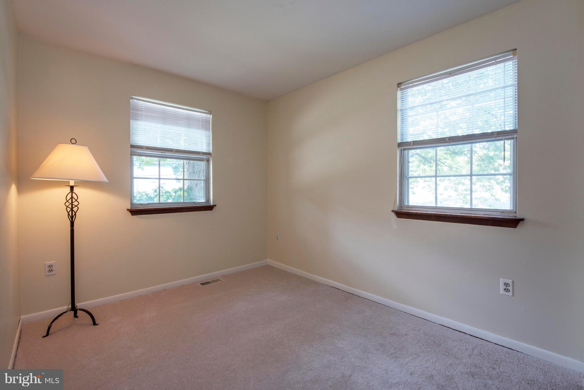 WOODLAND BEACH - Residential