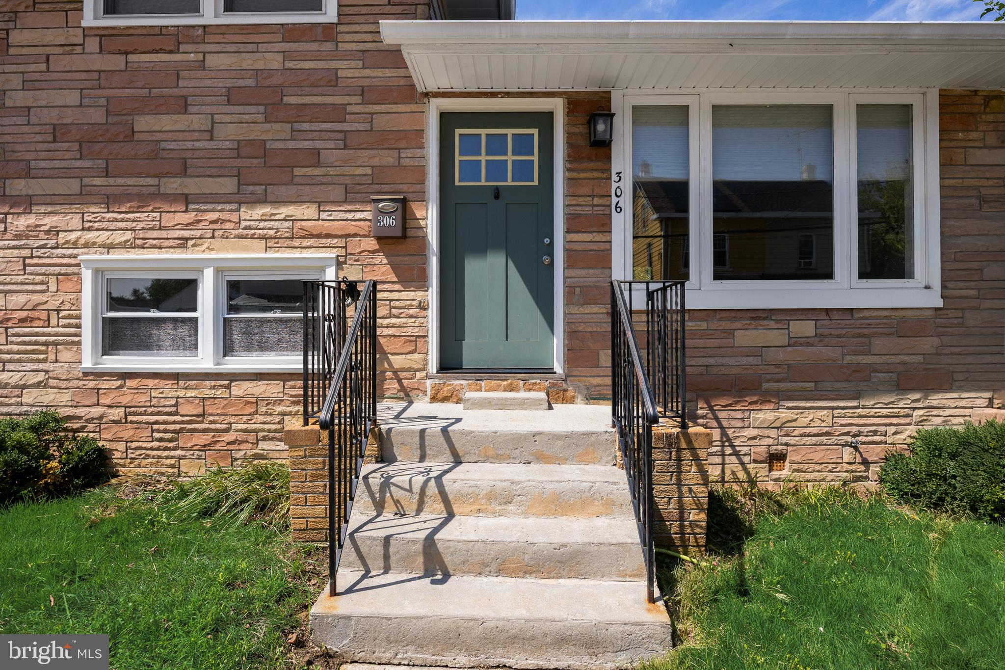 306 BORDEN STREET